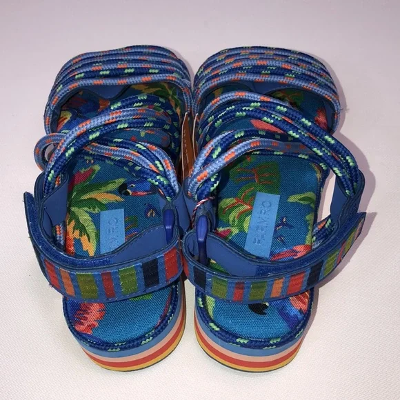 Farm Rio blue macaw rainbow strapped platform sandals size 8